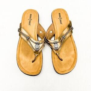 Minnetonka Women's Silverthorne Open Toe Thong Leather Sandal Size 10